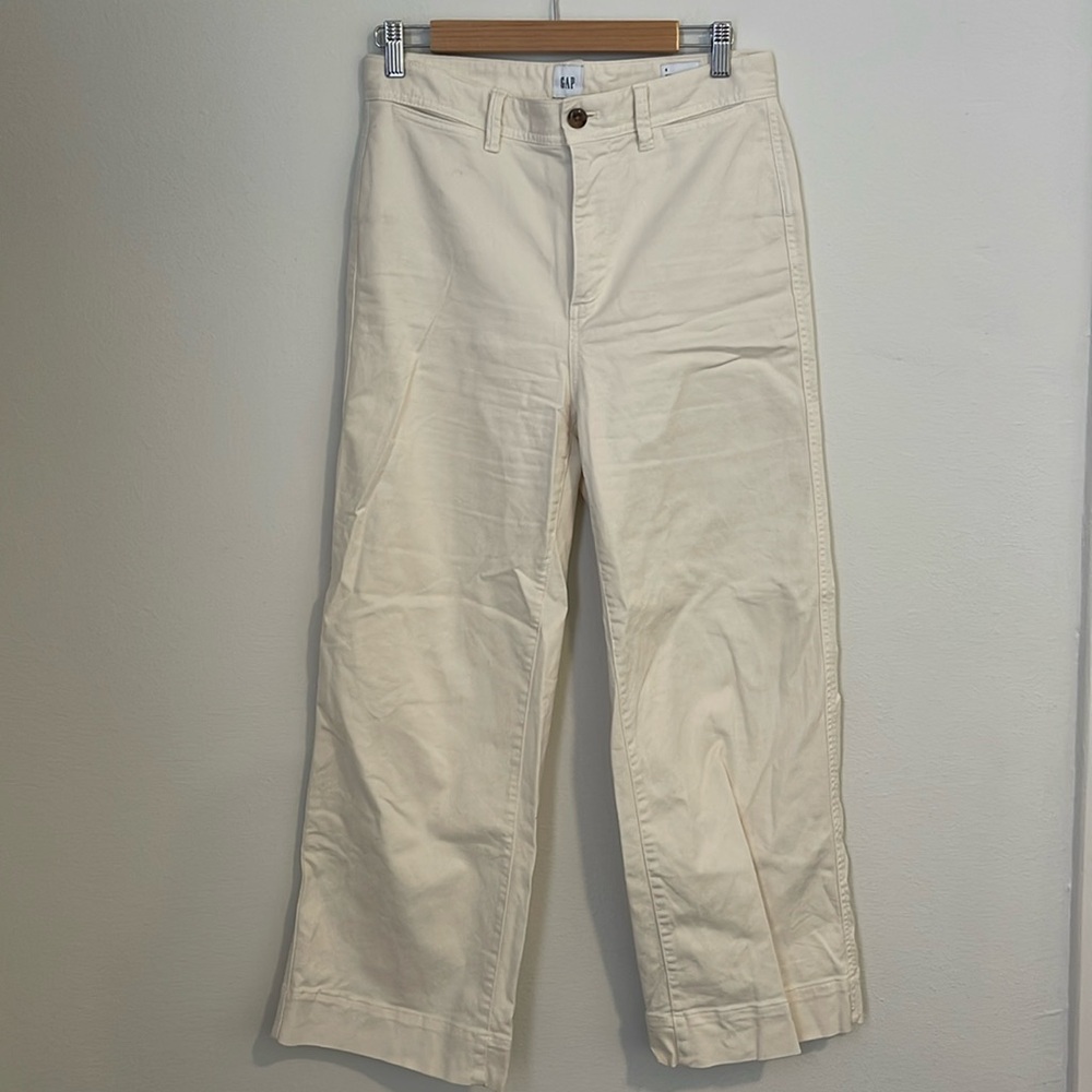 GAP high waist wide leg pant in ivory / Fits size 8 petite or crop